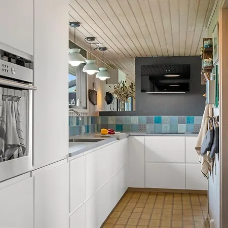 Beatrice - 350m From The Sea By Interhome